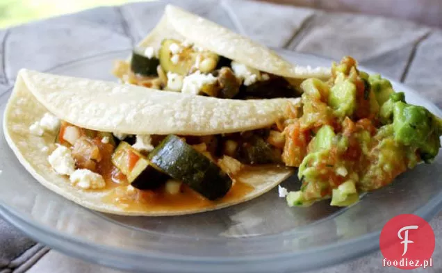 Tacos kukurydziane z cukinią z queso Fresco