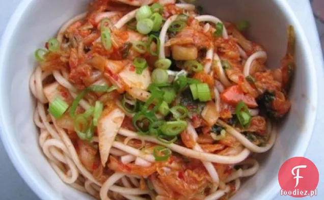 Kolacja: zimny makaron sezamowy z Kimchi