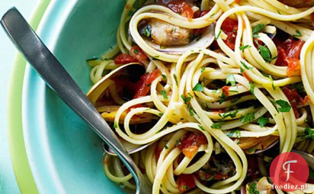 Pikantny Linguine z małż