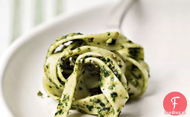 Pesto z pietruszki i orzecha włoskiego