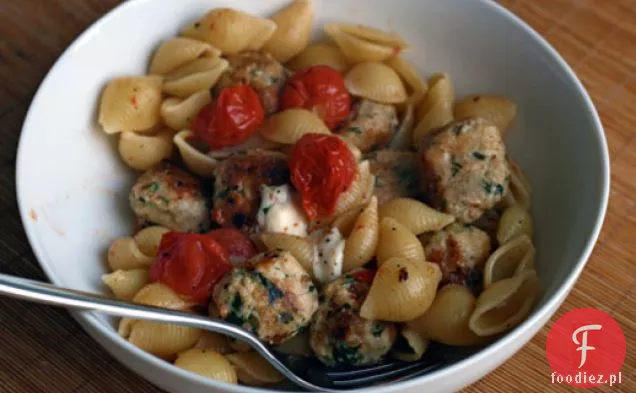 Kolacja: makaron z Pulpetami z indyka i mozzarellą Bocconcini
