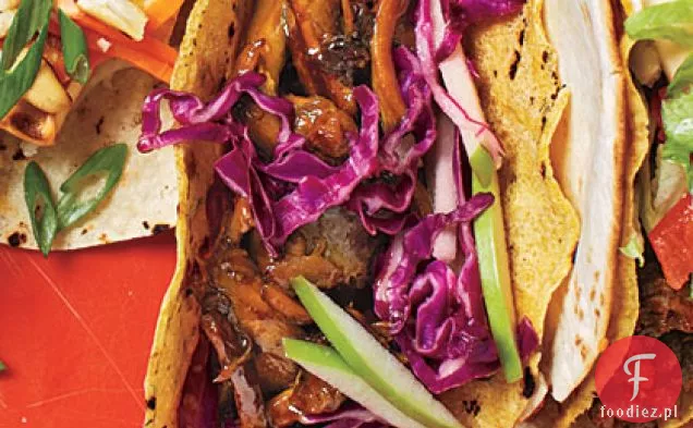 Piwo-duszone Tacos z kurczaka z kapustą Slaw