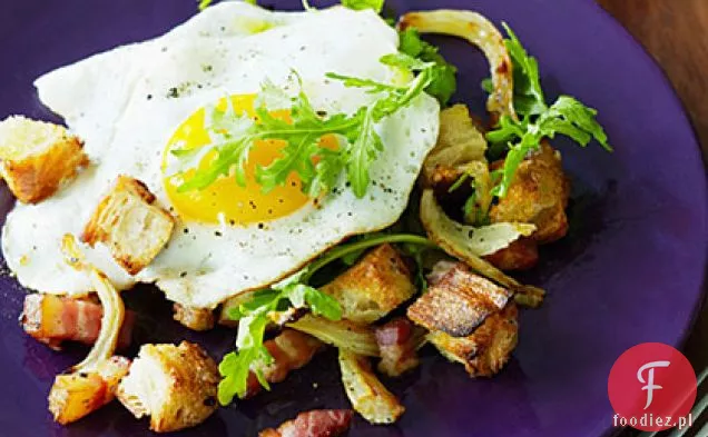 Pieczony koper włoski, jajko i Pancetta Panzanella
