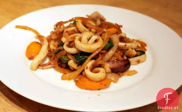 Kolacja Dzisiaj: Stir-Fried Squid (Ojinguh Bokkeum)