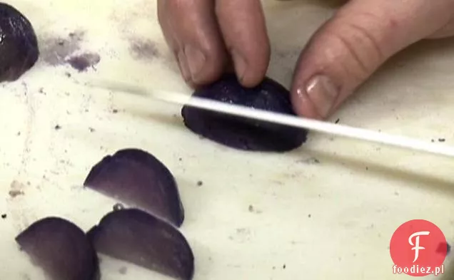 Topiony ser Raclette z marmurowymi ziemniakami i Portulaką