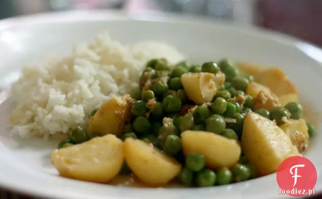 Kolacja: ziemniaczano-grochowe Curry z jogurtem, kminkiem i imbirem