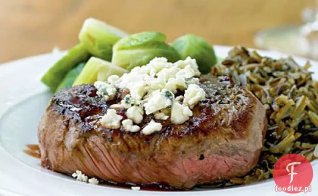 Steki z polędwicy wołowej z redukcją Porto i serem pleśniowym