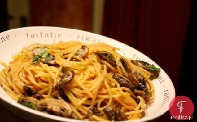 Kolacja: Spaghetti alla Boscaiola (Spaghetti z sosem pomidorowym i pieczarkami)