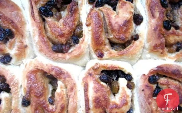 Chelsea Buns (Brytyjskie bułeczki cynamonowe z rodzynkami)