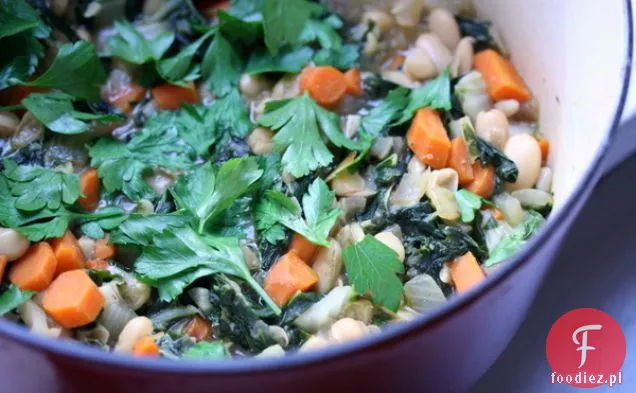 Szwajcarski Gulasz Z Chard I Białą Fasolą