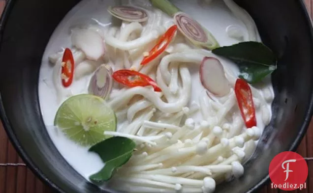 Zupa Tom Kha Udon z pieczarkami