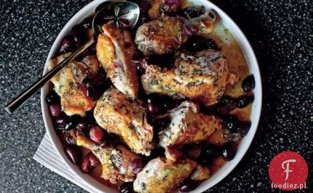 Smitten Kitchen ' s Harvest Roast Chicken z winogronami, oliwkami i rozmarynem