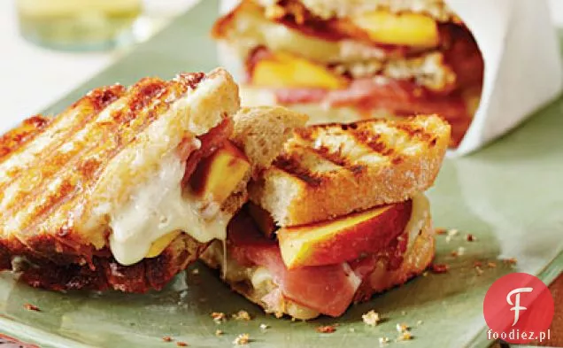 Panini z szynką i brzoskwinią