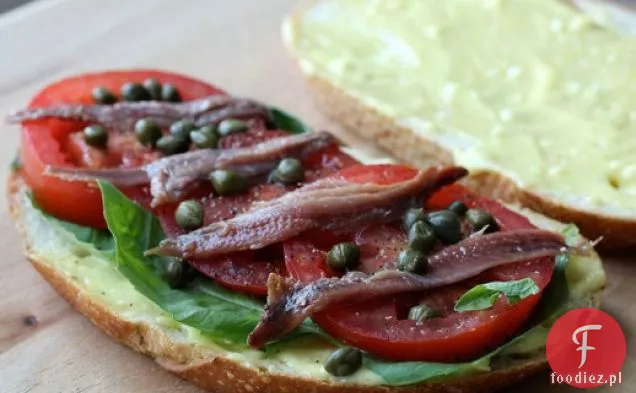 Kanapki z anchois, bazylią i pomidorami z Aioli