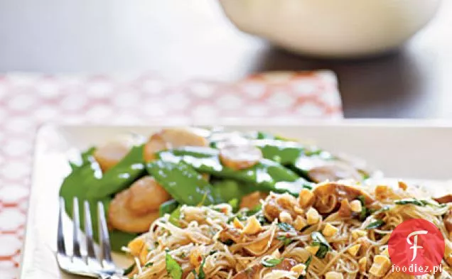 Pikantny makaron azjatycki z kurczakiem