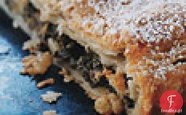Szwajcarska Tarta Z Chardą, Rodzynkami I Orzechami Piniowymi