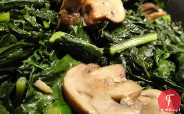 Ugotuj książkę: pieczarki Garlickie i jarmuż