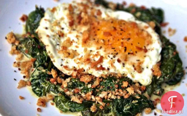 Dzisiaj Kolacja: jajka sadzone ze szpinakiem z musztardą i bułką tartą