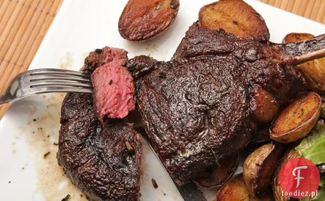 Stek z Bison Ribeye z chrupiącymi ziemniakami