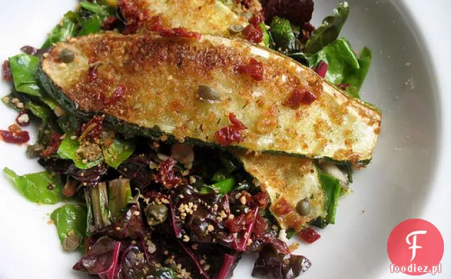 Bułka tarta-crusted cukinia z tęczowym Chard