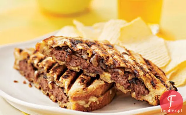 Patty topi się z grillowaną cebulą