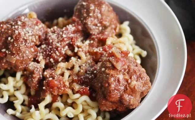 Klopsiki z włoskiej kiełbasy z sosem Chianti i Fusilli