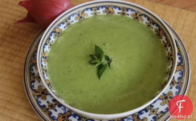 Zupa grochowa z szalotką, cytryną i parmezanem