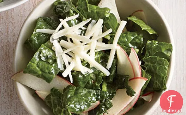 Sałatka z jarmużu z jabłkiem i cheddarem