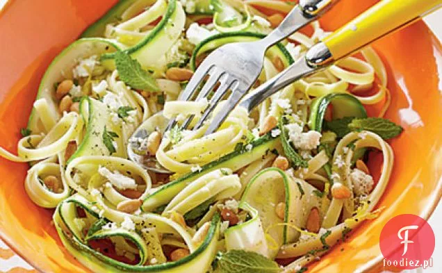 Świeży makaron i cukinia z Ricotta Salata