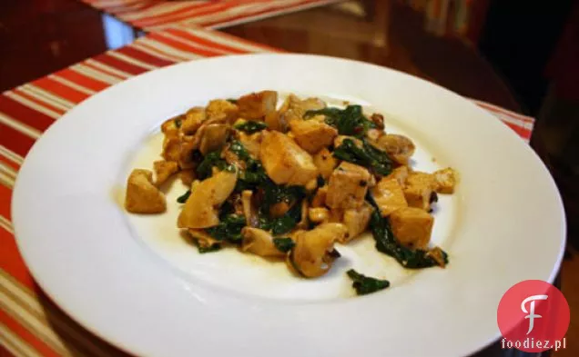 Kolacja: Tofu z boczniakami i szpinakiem