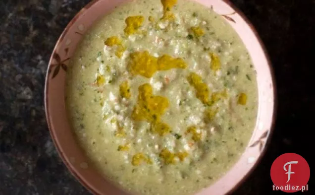 Schłodzone Hiszpańskie białe Gazpacho z 
