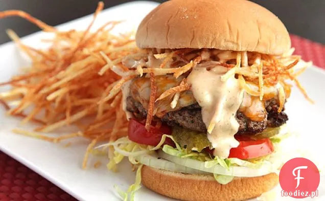 Fritas kubańskie (przyprawione cheeseburgery z ziemniakami i pikantnym sosem)