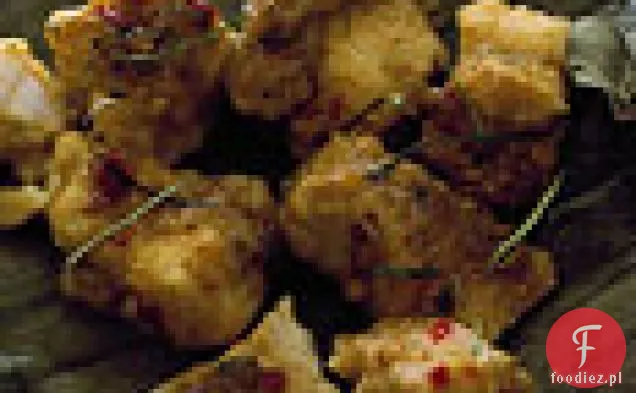 Sum gotowany na parze w liściach bananowca