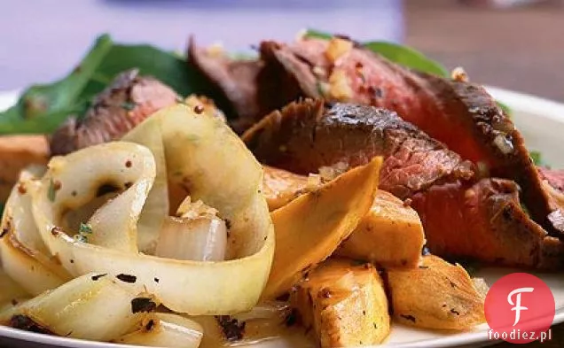 Grillowana Sałatka z cebuli, wołowiny i słodkich ziemniaków