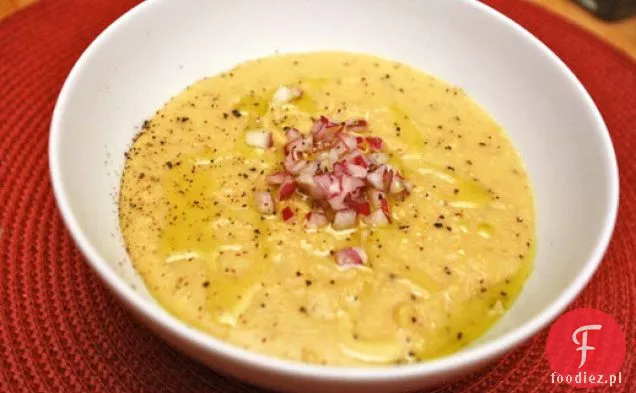Kolacja: grecka zupa grochowa z czerwoną cebulą i cytryną