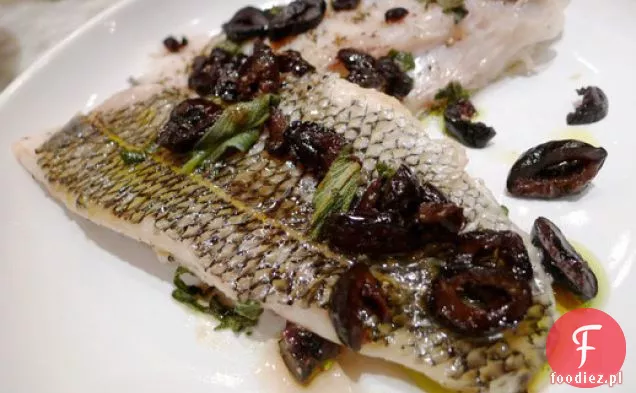 Ugotuj książkę: pieczona Czarna ryba z oliwkami i szałwią
