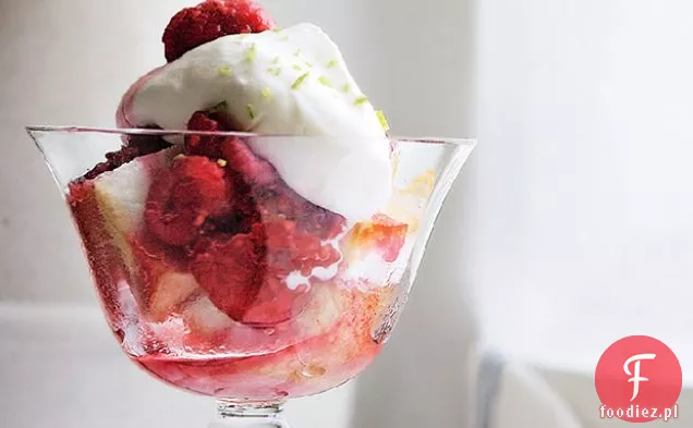 Malinowy głupiec z tostami Angel Food Cake