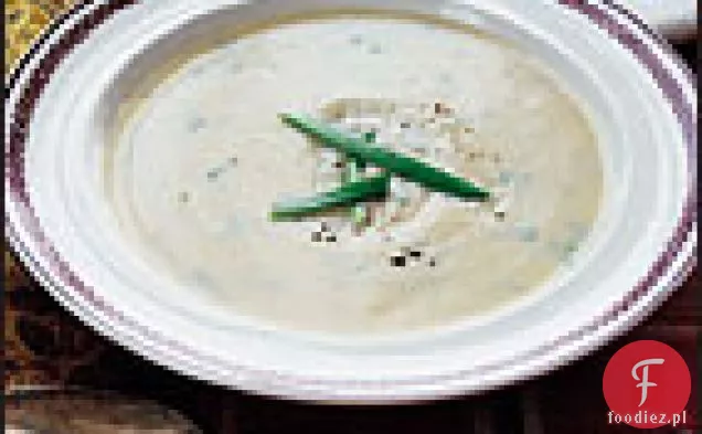 Kremowa zupa z rzepy z chrupkami serowymi