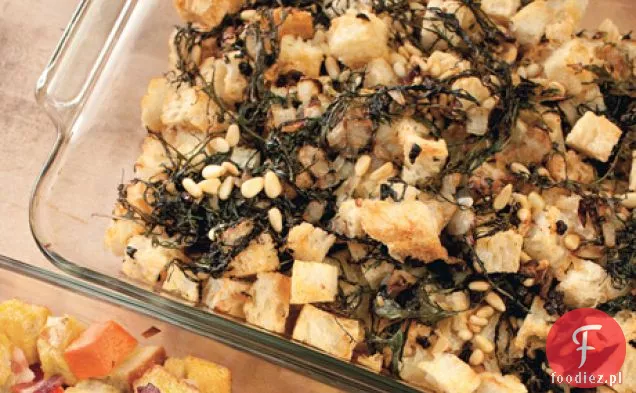 Rustykalny farsz chlebowy z zielenią musztardy Czerwonej, porzeczkami i orzeszkami pinii