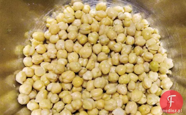 Ugotuj książkę: Gondi, pierogi z kurczakiem i ciecierzycą w bulionie