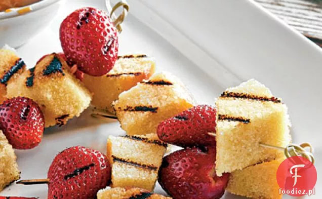 Grillowane jagody i ciasto z sosem Bourbon-Butterscotch