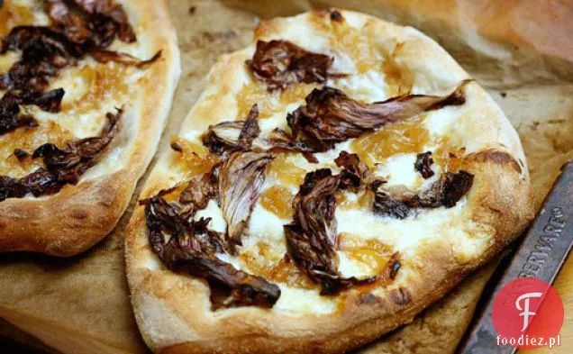 Jedz za osiem dolców: wędzona Mozzarella Pizza z Radicchio i konfiturą cebulową