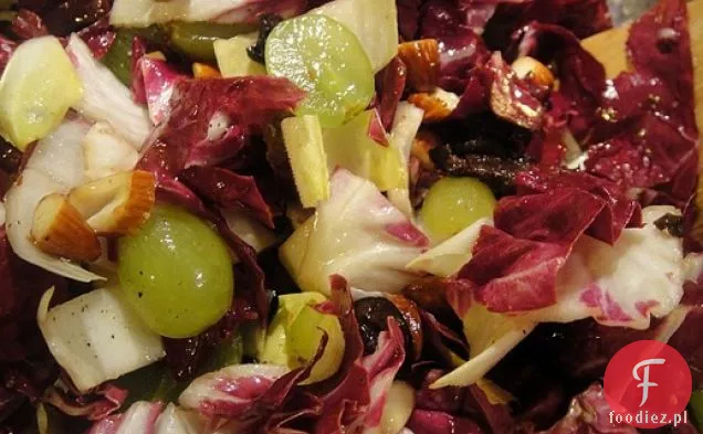Ugotuj książkę: Sałatka winogronowa, migdałowa i Radicchio z czarnymi oliwkami