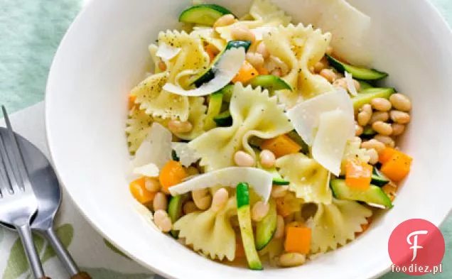 Farfalle z cukinią i białą fasolą