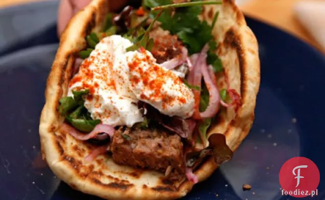 Kolacja dziś wieczorem: grillowane jagnięce kebaby z pistacjami