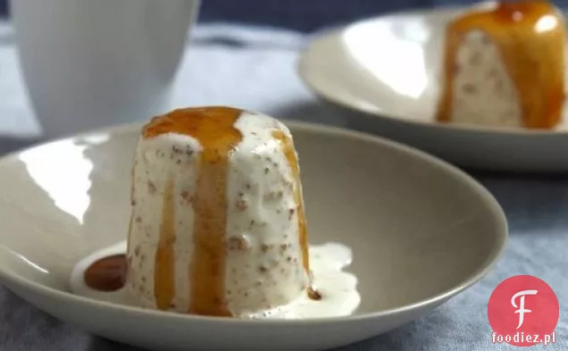 Podwójne Amaretto Semifreddo ze złotym lśniącym sosem