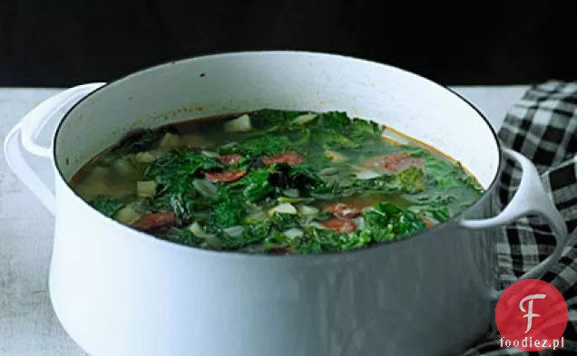 Czerwona Rosyjska zupa z jarmużu i Chorizo (Caldo Verde)