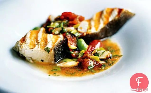 Grillowany Halibut z fasolą Limy i pieczonym sosem pomidorowym