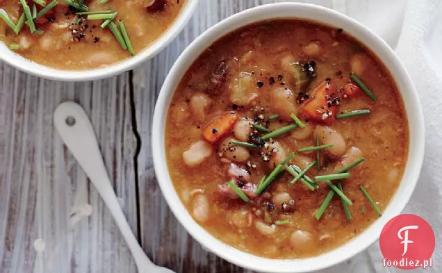 Kremowa zupa z białej fasoli z wędzoną szynką