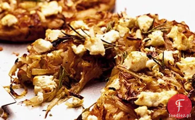 Karmelizowana pizza z cebulą i fetą